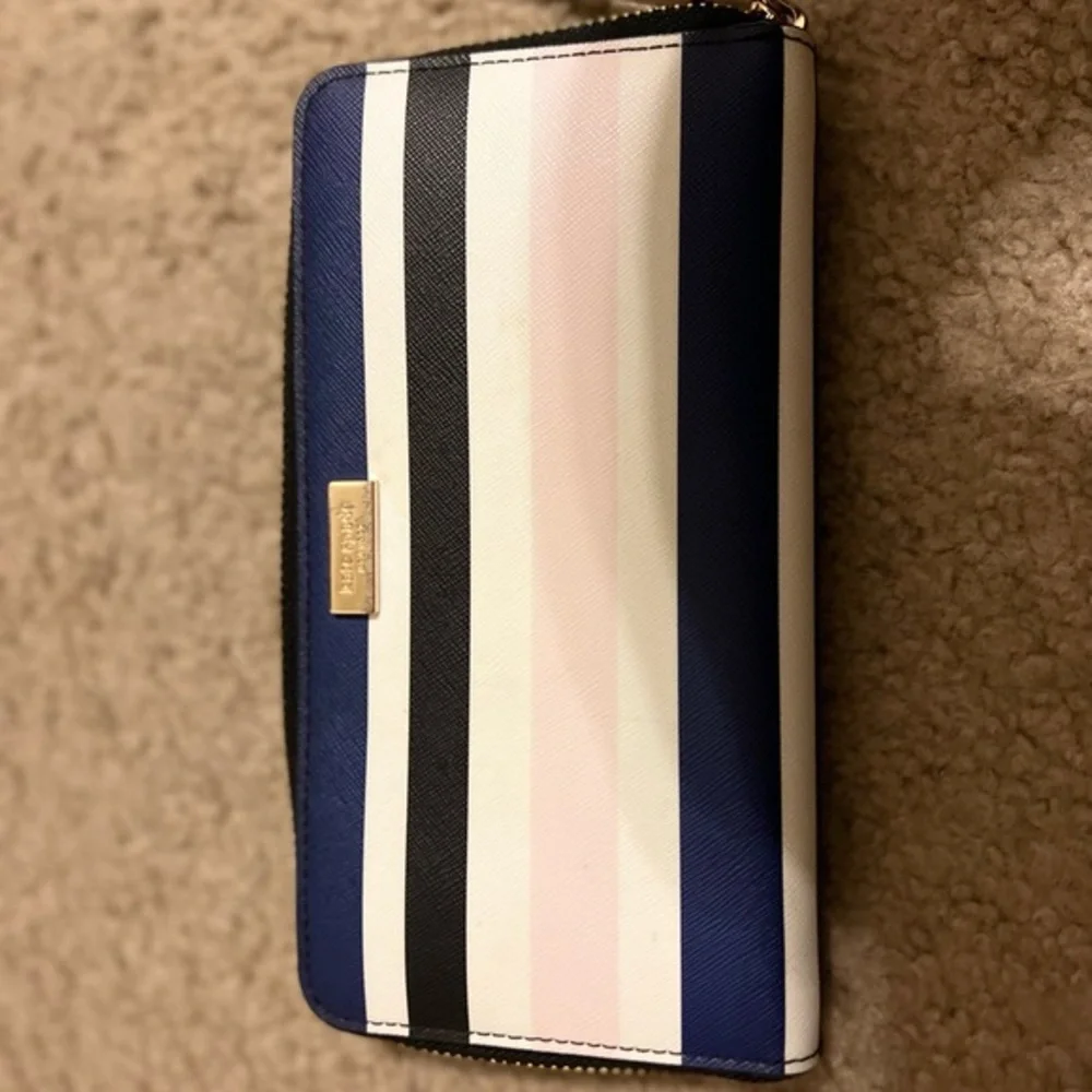 Kate Spade ♠️ Wallet!